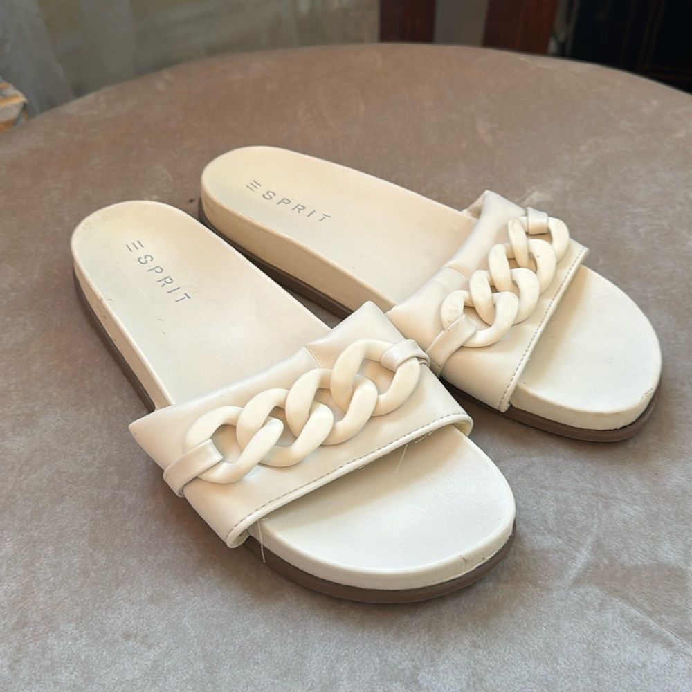🌺ESPIRIT🌺 DELLA Ivory Cream Buckle Slides Sz 10 EUC